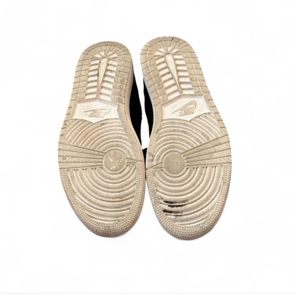 Women’s Air Jordan Sneakers - Picture 6 of 7